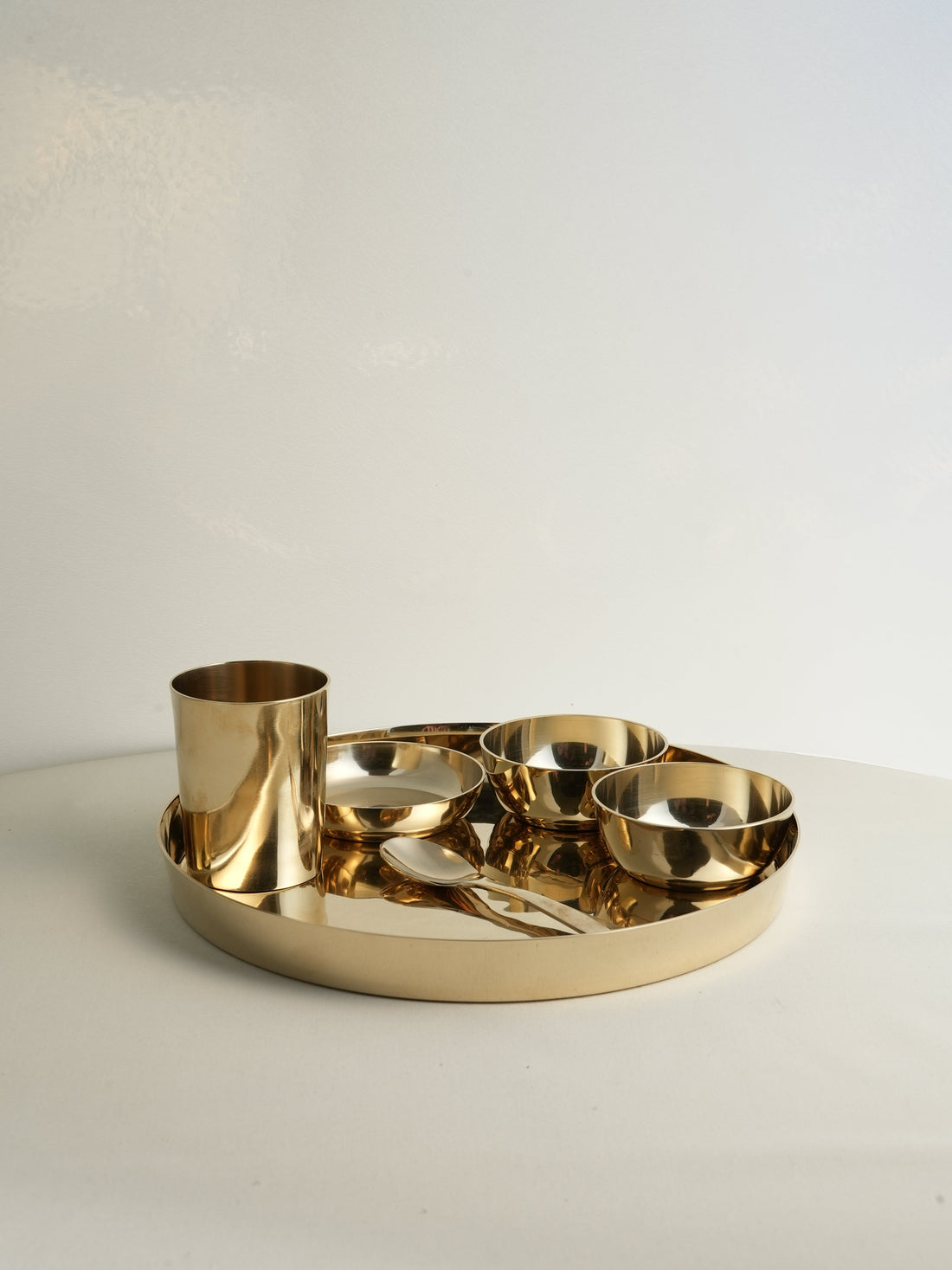 Bronze Products: Timeless Elegance in Dinnerware & Décor – Benefits, Uses & Cleaning Tips